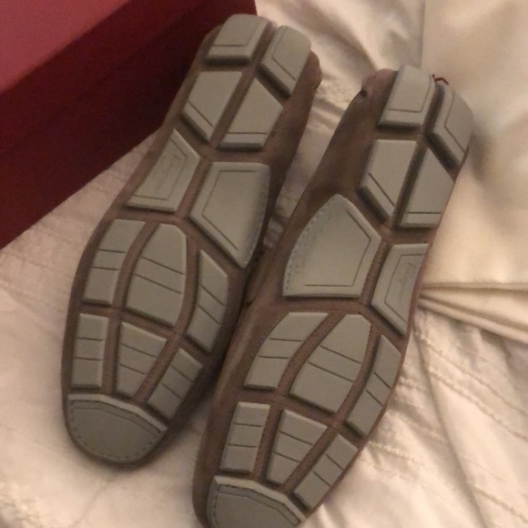 Men’s suede ferragamo drivers - Picture 2 of 4